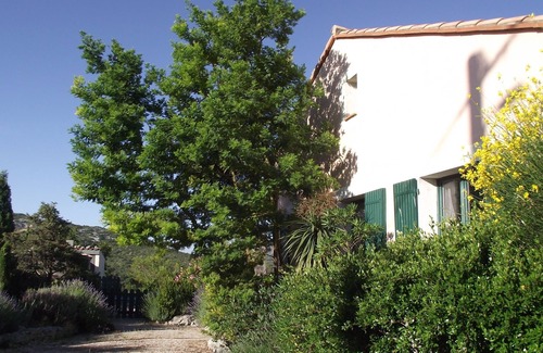 Vingrau Apartamento | Apartamento independiente con jardín, piscina