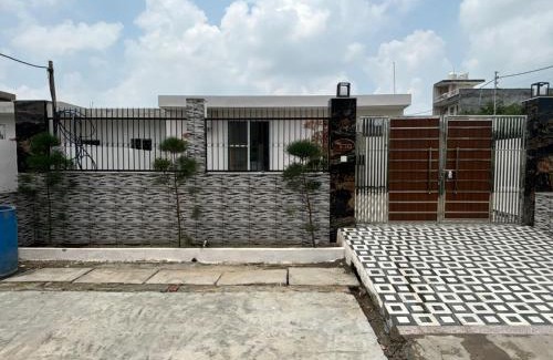 Noida Complejo | Independent House with Garden