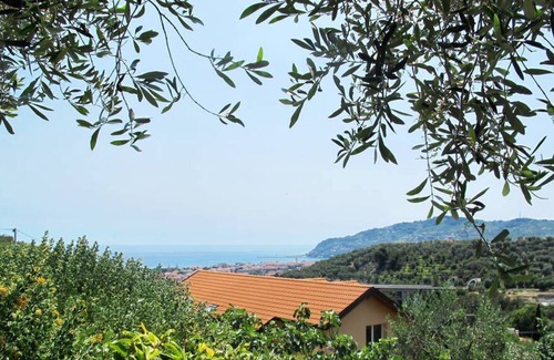 Diano Castello Casa | Villa independiente con jardín de 2500m2 DIA 350
