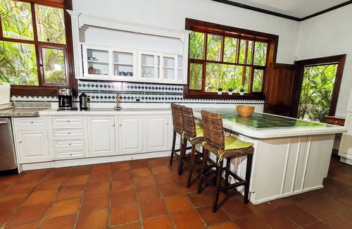 Santa Ana Villa | Independent villa 8BR 7 1/2 BTH Pool Fast WIFI sleeps 18 people