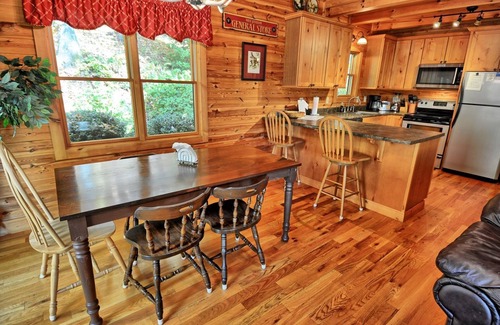 West Jefferson Cabina | Indian Cove-Open for Bookings! Hot Tub, Pool Table, WIFI, Gas FP, Fire Pit