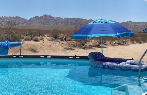 Indian Cove Cabina | Joshua Tree Retreat (en la frontera del Parque Nacional) Bañera de hidromasaje, piscina, WiFi