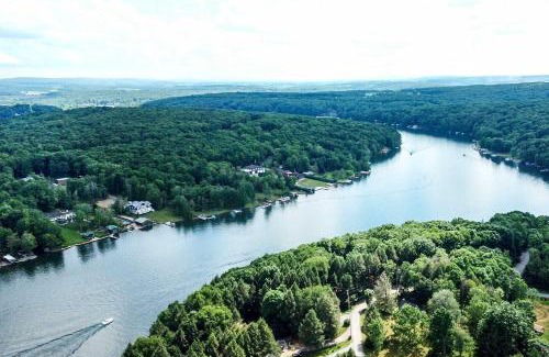 Indian Lake Casa | Indian Lake Retreat with Wet Bar and Covered Deck