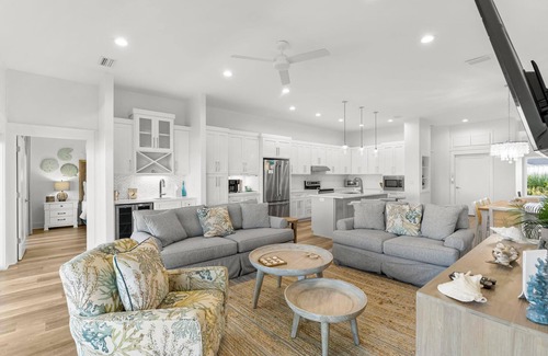 Indian Pass Casa | Indian Pass Beach House - Beachfront, Private Pool, Pet Friendly, Sleeps 12
