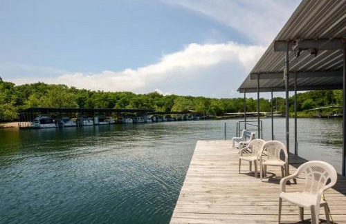 Indian Point Chalet De Esquí | Indian Point Villa#5 at Tribesman Resort on Table Rock Lake near Silver Dollar City, Branson