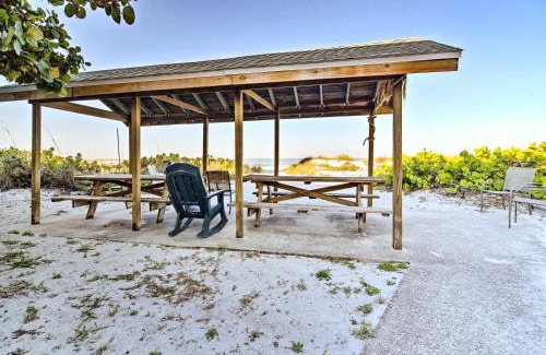 Indian Shores Casa | Indian Shores Cottage with Cabana - Steps to Beach!