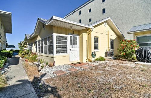 Indian Shores Casa | Indian Shores Cottage with Cabana - Steps to Beach!