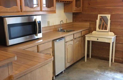 Farmersville Otro | Rancho Indian Trails - Wood Ranch Cabin House