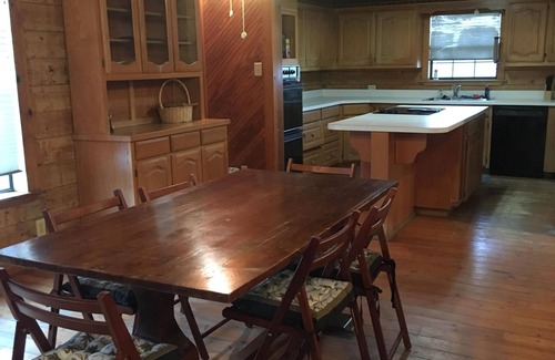 Farmersville Otro | Rancho Indian Trails - Wood Ranch Cabin House
