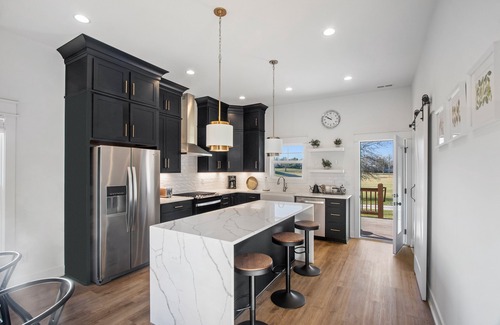 Jeffersonville - Clarksville Casa | Indiana Crossing: Modern & Upscale, Near Derby