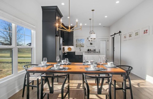 Jeffersonville - Clarksville Casa | Indiana Crossing: Modern & Upscale, Near Derby
