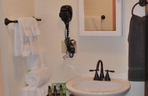Antonito Cama Y Desayuno | Indiana Jones Bed & Breakfast