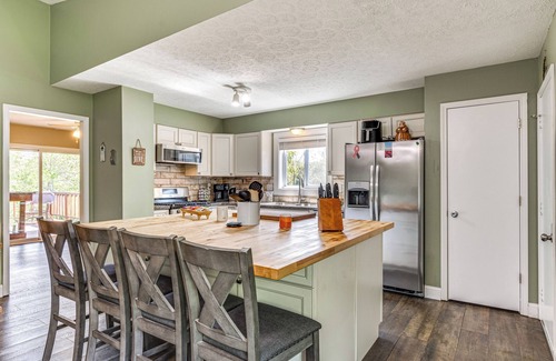 Martinsville Condominio | Indianapolis Area Gem: Hike, Bike & Golf!