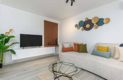 Aamchit Apartamento | Indigo - Duplex 1-BR Apt with Terrace & Garden in Batroun