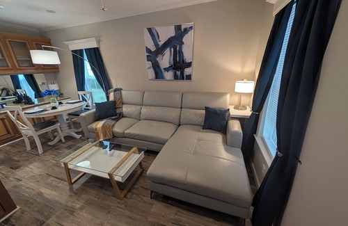 Deltona Lakes Cabina | "Indigo Lodge" Central AC, WiFi. Luxury Italian furniture.Free parking.Quiet...