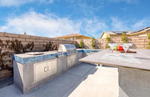 Terra Lago Casa | Indio Echo AvantStay Terra Lago Retreat Pool Firepit Outdoor Kitchen