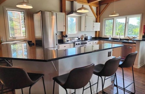 Black Hawk Cabina | Indoor Heated Pool - Hot Tub - 4 Acres - Off Grid - Views