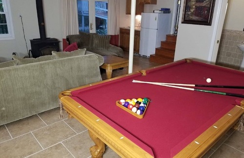 Albrightsville Chalet De Esquí | Indoor hot tub, 5 lakes and 2 pools, ski and water resorts, gated community