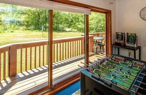 Madison Villa | Indoor Pool and Sauna, Dog and Family Friendly