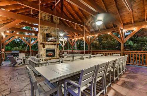Caton Casa | Indoor Pool - Epic Game Room - MiniGolf - 24 Guests - 8 Bedrooms