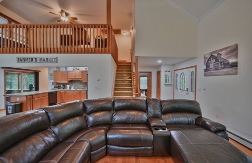 Gouldsboro Casa | 4BR Big Bass Lake house in Heart of Poconos. /HotTub/Beach/Lakes/Pools/GameRoom