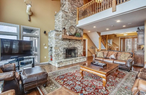 Mountainside Casa | Indoor Pool Huge Home Best View of the Lake