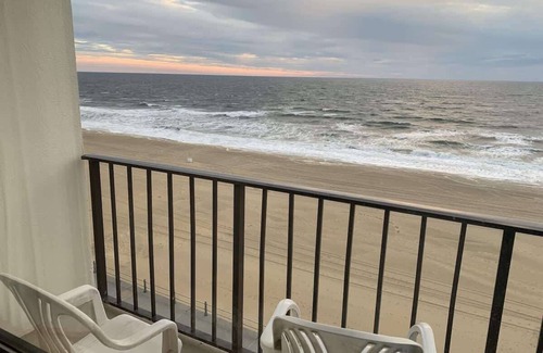 Virginia Beach Condominio | Indoor Pool, Ocean View, 1BR Condo
