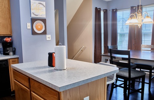 Elkton Casa | Indoor turf gym inside Secluded three bedroom townhome