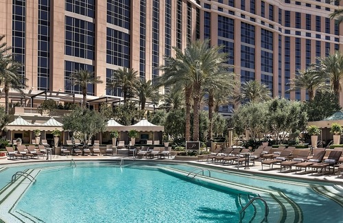 Las Vegas Hotel | Indulge In An Unforgettable Getaway Experience! 2 Relaxing Units w/ Sphere View