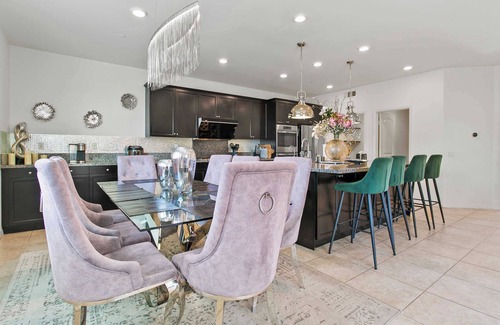 Fontana Casa | Indulge in Comfort at The Luxurious Haven on Curry Place - Unforgettable #41793