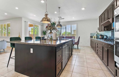 Fontana Casa | Indulge in Comfort at The Luxurious Haven on Curry Place - Unforgettable #41793