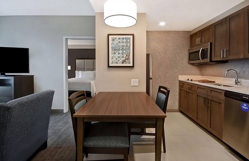 Florida Central Atlantic Coast Hotel | Indulge in Home Like Comfort! Full Kitchen, Outdoor Pool, Pets Allowed!