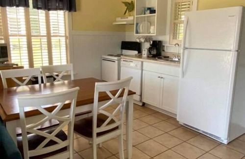 Longs Casa | Indulge in Home Like Comfort! Onsite Pool, Parking, Pet-Friendly Property