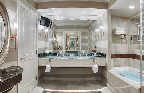 Las Vegas Hotel | Indulge in Home Like Comfort! 3 Pleasant Units, City View, Near Fremont Street