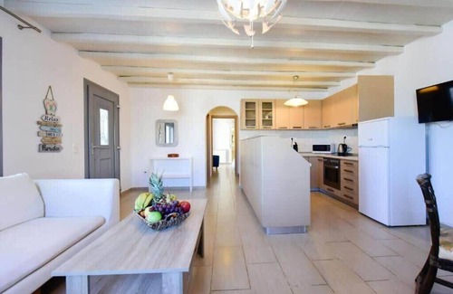 Ftelia Apartamento | Indulge in Luxury - Danae's Oasis in Mykonos