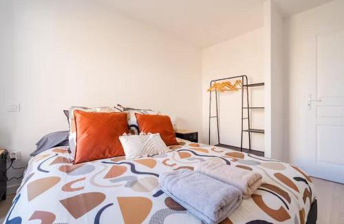 Toulouse East Apartamento | Industrial 2 bedroom with terrace, parking and wifi