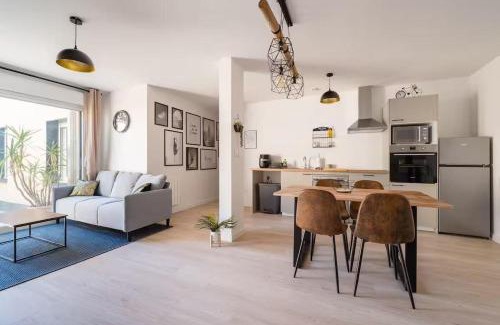 Toulouse East Apartamento | Industrial 2 bedroom with terrace, parking and wifi