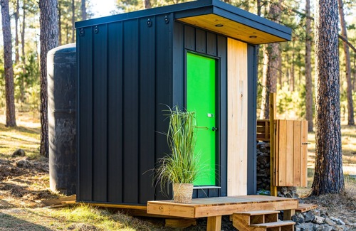 Custer Cabina | Industrial micro cabin in the forest