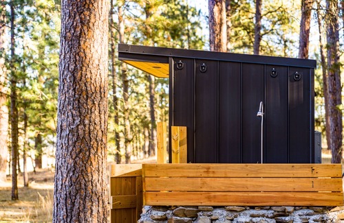 Custer Cabina | Industrial micro cabin in the forest