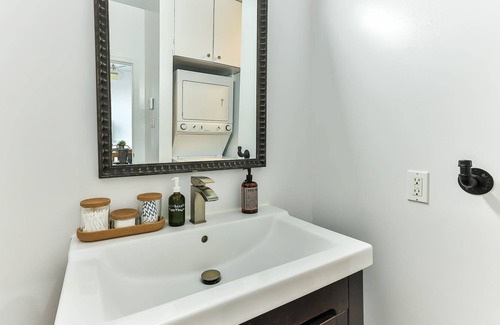 Gatineau Apartamento | Industrial studio *12 foot ceiling*