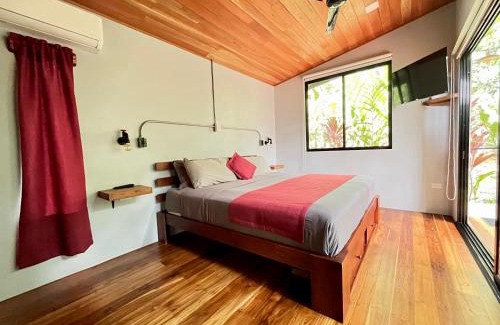 Uvita Apartamento | Industrial Studio with private Jacuzzi