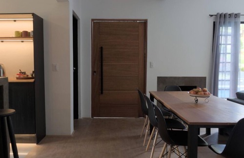 Paruru Cabaña | Industrial style country house with 4 suites. Pets allowed. Quiet condominium