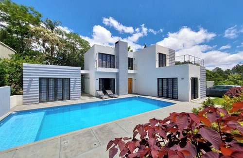 Paruru Cabaña | Industrial style country house with 4 suites. Pets allowed. Quiet condominium