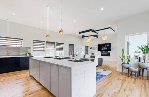 Council Bluffs Casa | Industrialized Modernly Designed Upscale Retreat