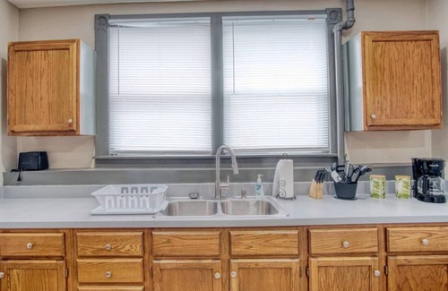 Windsor Park Apartamento | Indy - 1BR/1BA, Ideal Workspace and Garden