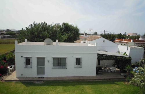 El Palmar Casa | inexpensive beautiful Holiday Home with Garden - 400 metres to the Beach