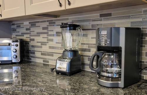 Framingham Casa | Infant-friendly Luxurious 7 Beds, 6 Room Home with BONUS Loft! A Dream Getaway!