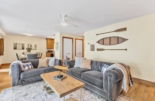 Severn Casa | Infinite Sparrow-Lakeside Family Retreat