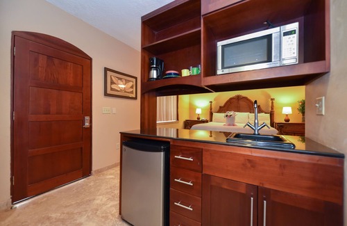 Antoneys Cay Complejo | Infinity Bay Spa & Beach Resort