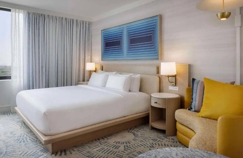 Glencoe Hotel | Infinity Pool Access & Pet Stay Near NorthPark Mall